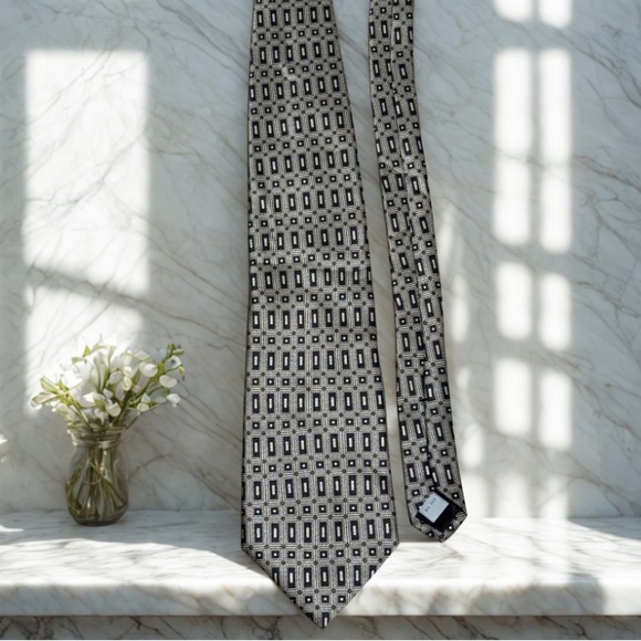 Via Veneto – Geometric 100% Silk Tie – Men’s Classic – Made in USA - Picture 1 of 5